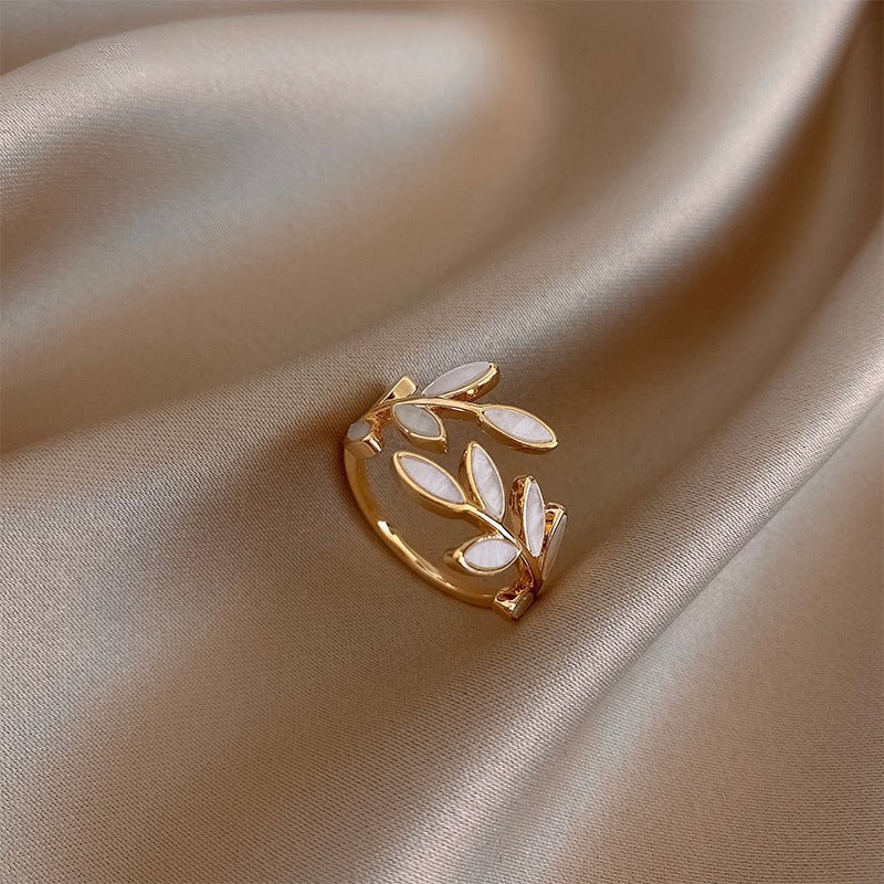 Beatrice™ | Anello Foglia con Opale